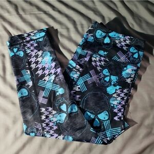 CVG Teal Lavender Skulls Capri Size L